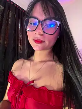 Snapshot of AlannaDollx chatting on October 24, 2025, 1:29 pm AlannaDollx online show from October 24, 2025, 1:29 pm