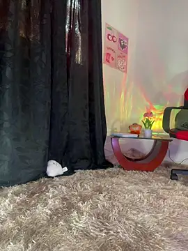 Snapshot of AlannaDollx chatting on October 25, 2025, 1:40 pm AlannaDollx online show from October 25, 2025, 1:40 pm