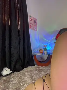 Snapshot of AlannaDollx chatting on October 30, 2025, 1:34 pm AlannaDollx online show from October 30, 2025, 1:34 pm