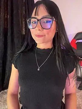 Snapshot of AlannaDollx chatting on November 5, 2025, 1:44 pm AlannaDollx online show from November 5, 2025, 1:44 pm