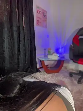 Snapshot of AlannaDollx chatting on November 8, 2025, 1:44 pm AlannaDollx online show from November 8, 2025, 1:44 pm