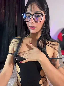 Snapshot of AlannaDollx chatting on November 10, 2025, 1:54 pm AlannaDollx online show from November 10, 2025, 1:54 pm