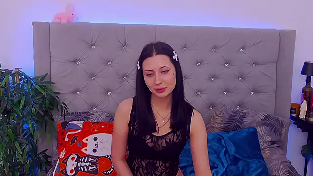 MaeAnna online show from November 2, 2025, 4:37 am