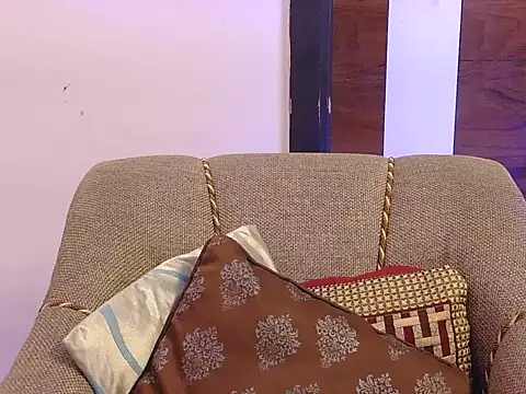 cute zaraa online show from November 12, 2025, 4:02 am