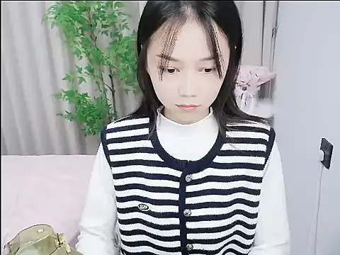 mili0923 online show from October 23, 2025, 2:33 am