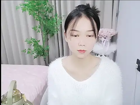 mili0923 online show from October 28, 2025, 2:09 pm