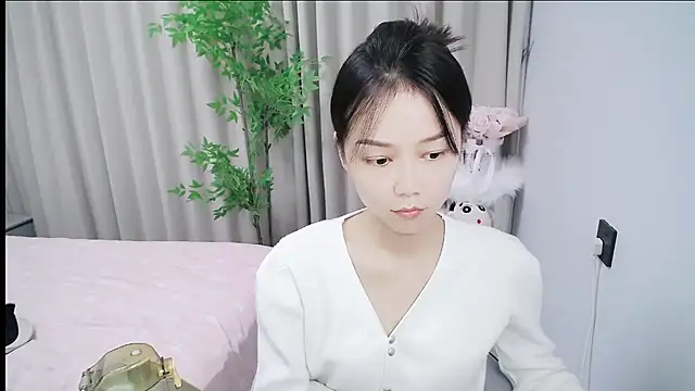 mili0923 online show from October 29, 2025, 2:14 am