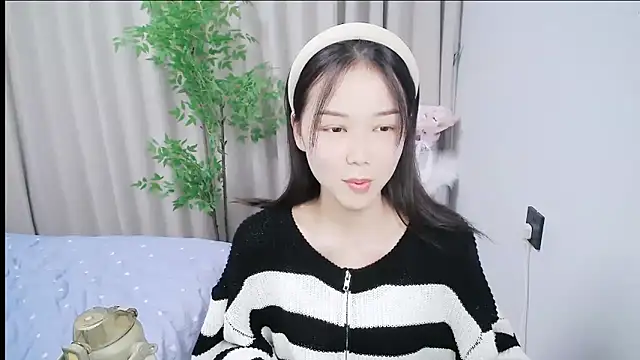 mili0923 online show from November 10, 2025, 1:32 pm