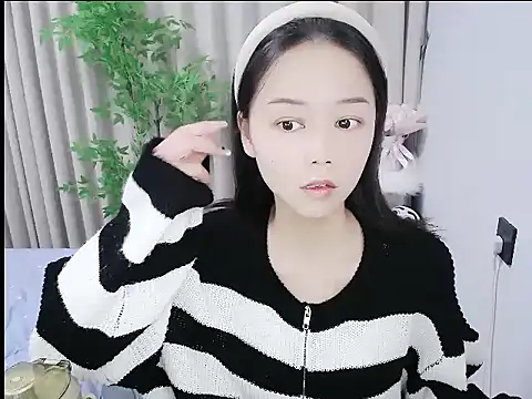 mili0923 online show from November 17, 2025, 1:39 pm