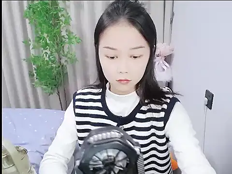 mili0923 online show from November 19, 2025, 1:33 pm