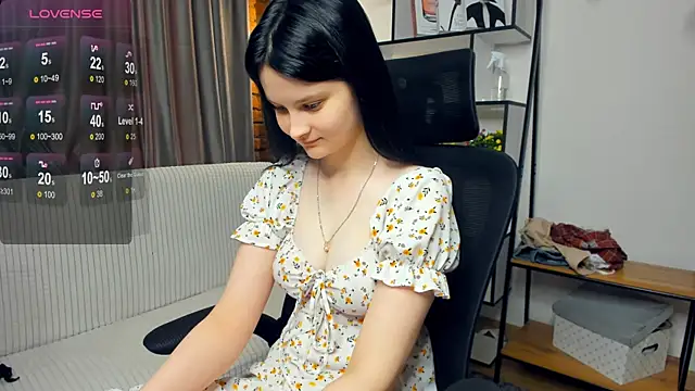 SkyDoll online show from November 5, 2025, 5:40 am