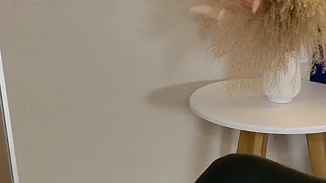 Alexis Lovely online show from December 17, 2025, 5:13 am