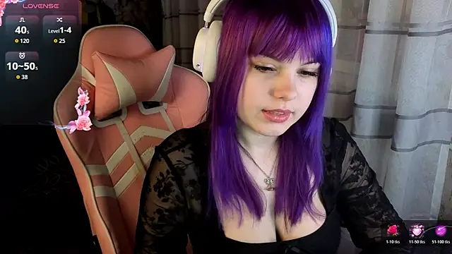 KristiBloom online show from April 5, 2026, 9:45 pm