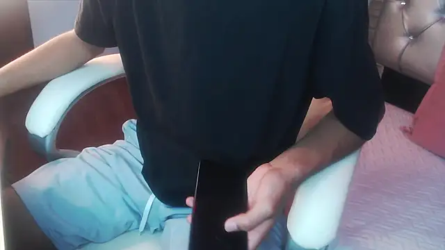 Snapshot of tyler_wolf1_ chatting on October 29, 2025, 12:40 pm tyler wolf1 online show from October 29, 2025, 12:40 pm