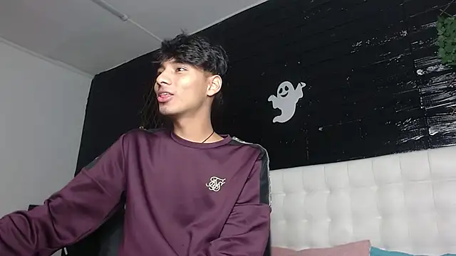 Snapshot of tyler_wolf1_ chatting on November 7, 2025, 12:27 pm tyler wolf1 online show from November 7, 2025, 12:27 pm