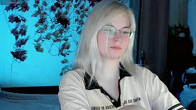 Snapshot of HoneyDazzle chatting on November 1, 2025, 7:27 pm HoneyDazzle online show from November 1, 2025, 7:27 pm