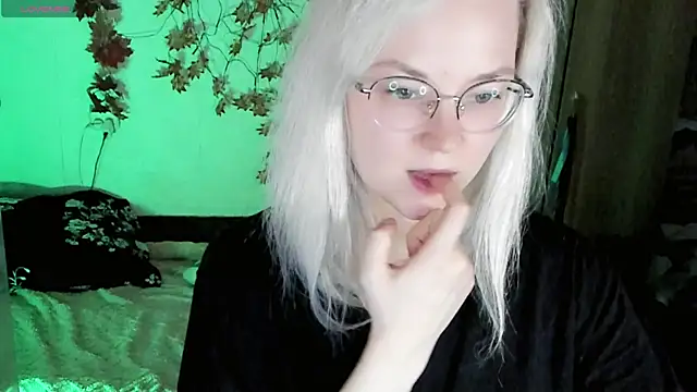 Snapshot of HoneyDazzle chatting on November 7, 2025, 7:36 pm HoneyDazzle online show from November 7, 2025, 7:36 pm