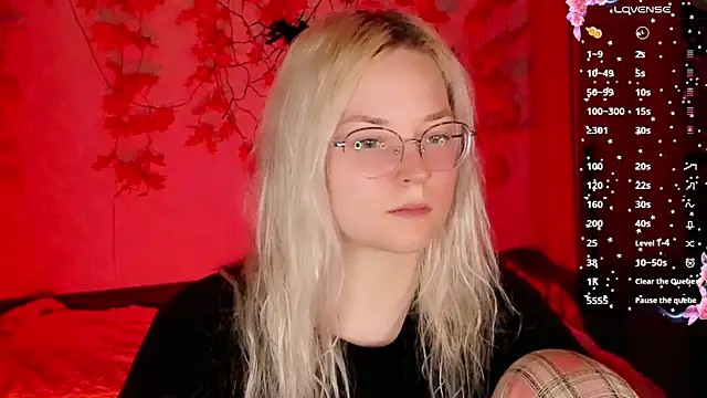 Snapshot of HoneyDazzle chatting on November 12, 2025, 10:30 pm HoneyDazzle online show from November 12, 2025, 10:30 pm