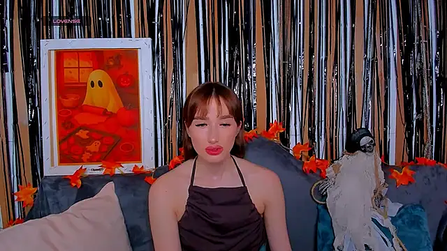 Olivia Grantt online show from October 25, 2025, 1:02 am