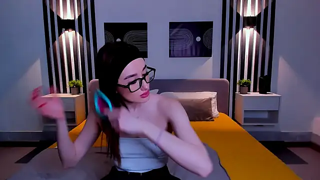 Olivia Grantt online show from November 14, 2025, 1:04 am