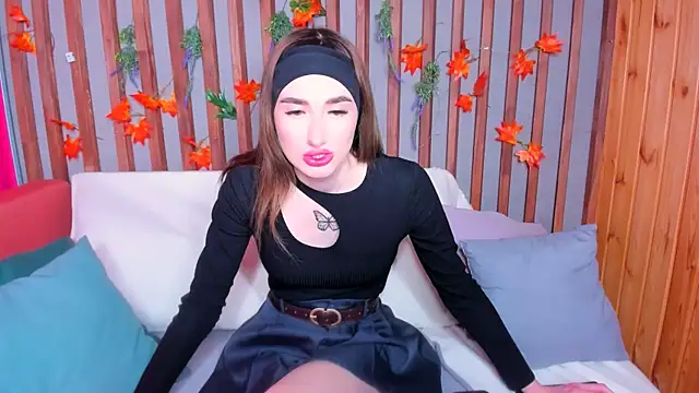 Olivia Grantt online show from November 17, 2025, 1:11 am