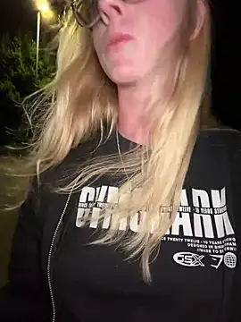 LinaLeana online show from July 7, 2026, 11:31 pm