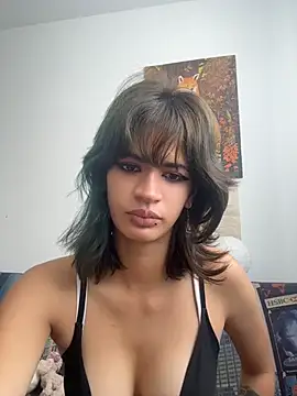 Snapshot of sukulaurens chatting on June 18, 2026, 6:01 pm sukulaurens online show from June 18, 2026, 6:01 pm