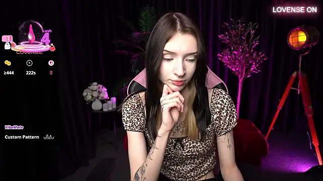 Snapshot of Trix_Void chatting on February 15, 2026, 11:52 am Trix Void online show from February 15, 2026, 11:52 am