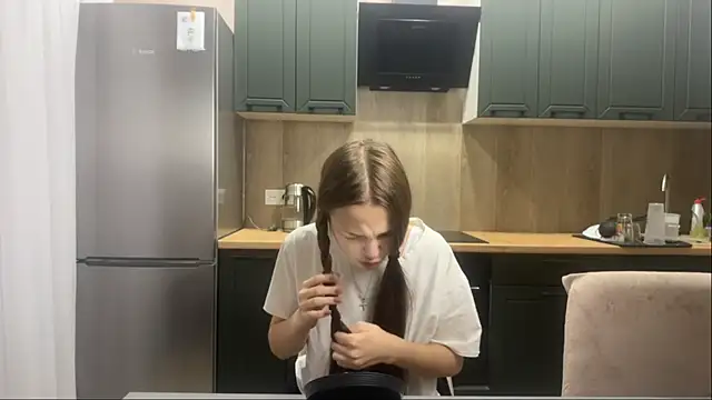 SunnySprinkle online show from October 12, 2025, 11:42 am