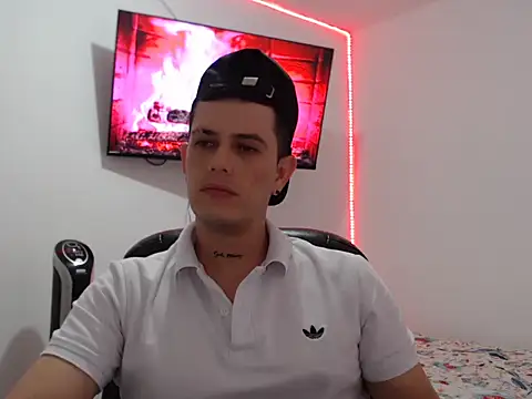 Snapshot of Mylo_smit chatting on October 8, 2025, 4:21 am Mylo smit online show from October 8, 2025, 4:21 am