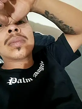 Snapshot of pollito_frito chatting on October 5, 2025, 11:35 pm pollito frito online show from October 5, 2025, 11:35 pm