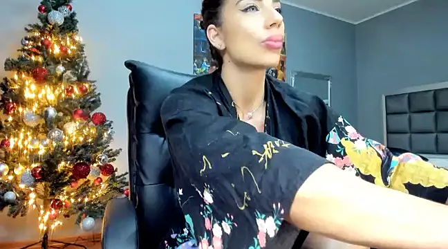 Snapshot of Alesyamuscledoll@xh chatting on December 18, 2024, 9:40 pm Alesyamuscledollxh online show from December 18, 2024, 9:40 pm