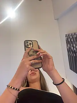 Snapshot of Sophia_rouse chatting on November 22, 2025, 1:37 am Sophia rouse online show from November 22, 2025, 1:37 am