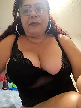 Snapshot of Kamila70 chatting on November 28, 2025, 5:54 am Kamila70 online show from November 28, 2025, 5:54 am