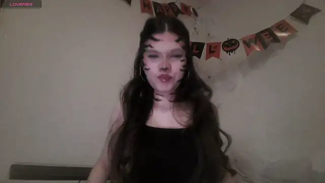 AlmetaBradicich online show from October 31, 2025, 5:19 am