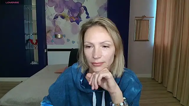 AlinaMoor online show from October 7, 2025, 5:48 am