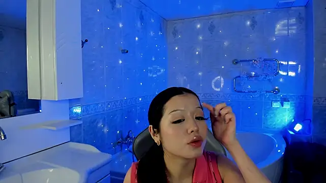 Snapshot of luvemily chatting on October 8, 2025, 7:39 am luvemily online show from October 8, 2025, 7:39 am
