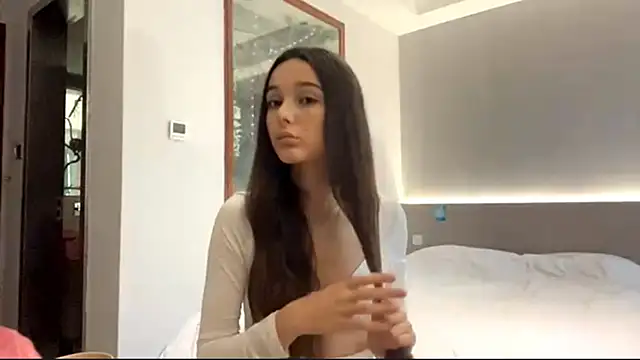 ZaidaKellner online show from October 31, 2025, 7:20 am