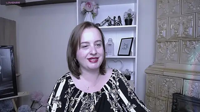 HelenFl online show from October 27, 2025, 9:02 am