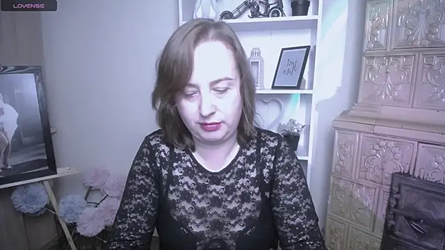 HelenFl online show from November 4, 2025, 8:02 am