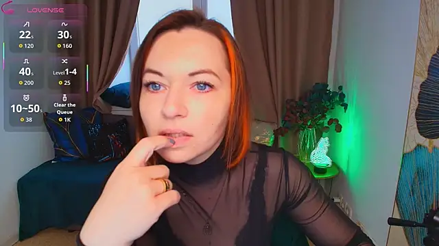 Snapshot of Serena_Foxxx chatting on May 13, 2026, 2:20 am Serena Foxxx online show from May 13, 2026, 2:20 am