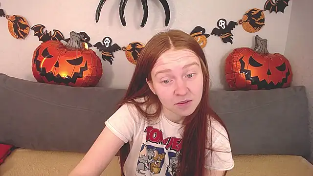 Snapshot of Evarey_ chatting on October 30, 2025, 5:20 am Evarey online show from October 30, 2025, 5:20 am