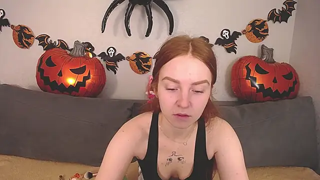 Snapshot of Evarey_ chatting on October 31, 2025, 5:30 am Evarey online show from October 31, 2025, 5:30 am