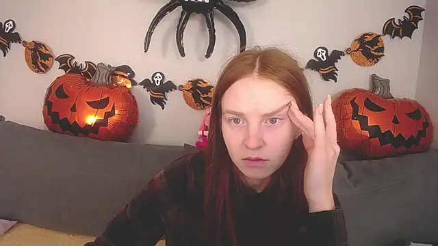 Snapshot of Evarey_ chatting on November 2, 2025, 5:43 am Evarey online show from November 2, 2025, 5:43 am