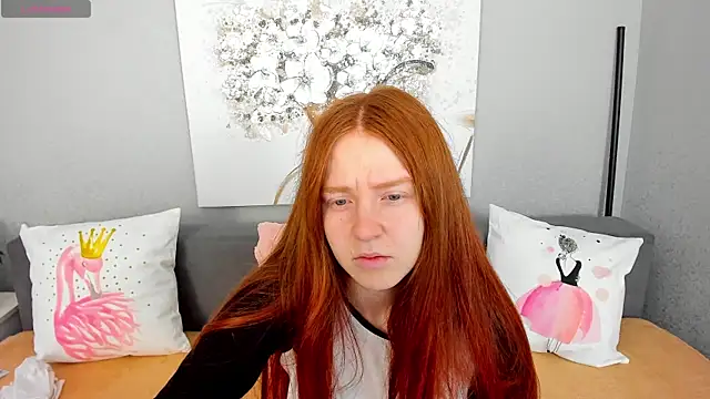 Snapshot of Evarey_ chatting on November 23, 2025, 6:35 am Evarey online show from November 23, 2025, 6:35 am