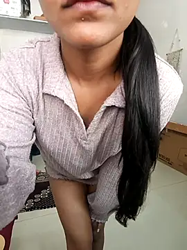 Snapshot of anshika0124 chatting on November 25, 2025, 5:51 am anshika0124 online show from November 25, 2025, 5:51 am