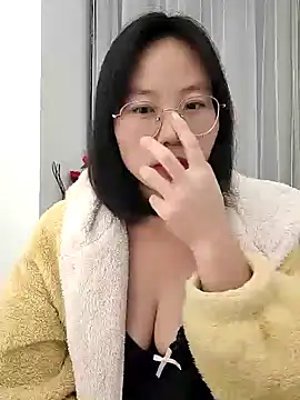 Snapshot of nini10052025 chatting on October 28, 2025, 1:36 pm nini10052025 online show from October 28, 2025, 1:36 pm