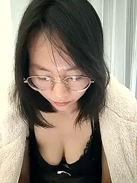 Snapshot of nini10052025 chatting on October 29, 2025, 1:41 am nini10052025 online show from October 29, 2025, 1:41 am