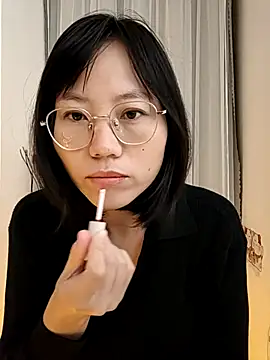 Snapshot of nini10052025 chatting on November 3, 2025, 7:04 pm nini10052025 online show from November 3, 2025, 7:04 pm