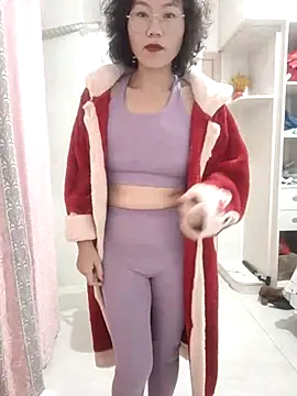 Snapshot of nini10052025 chatting on November 18, 2025, 1:00 am nini10052025 online show from November 18, 2025, 1:00 am